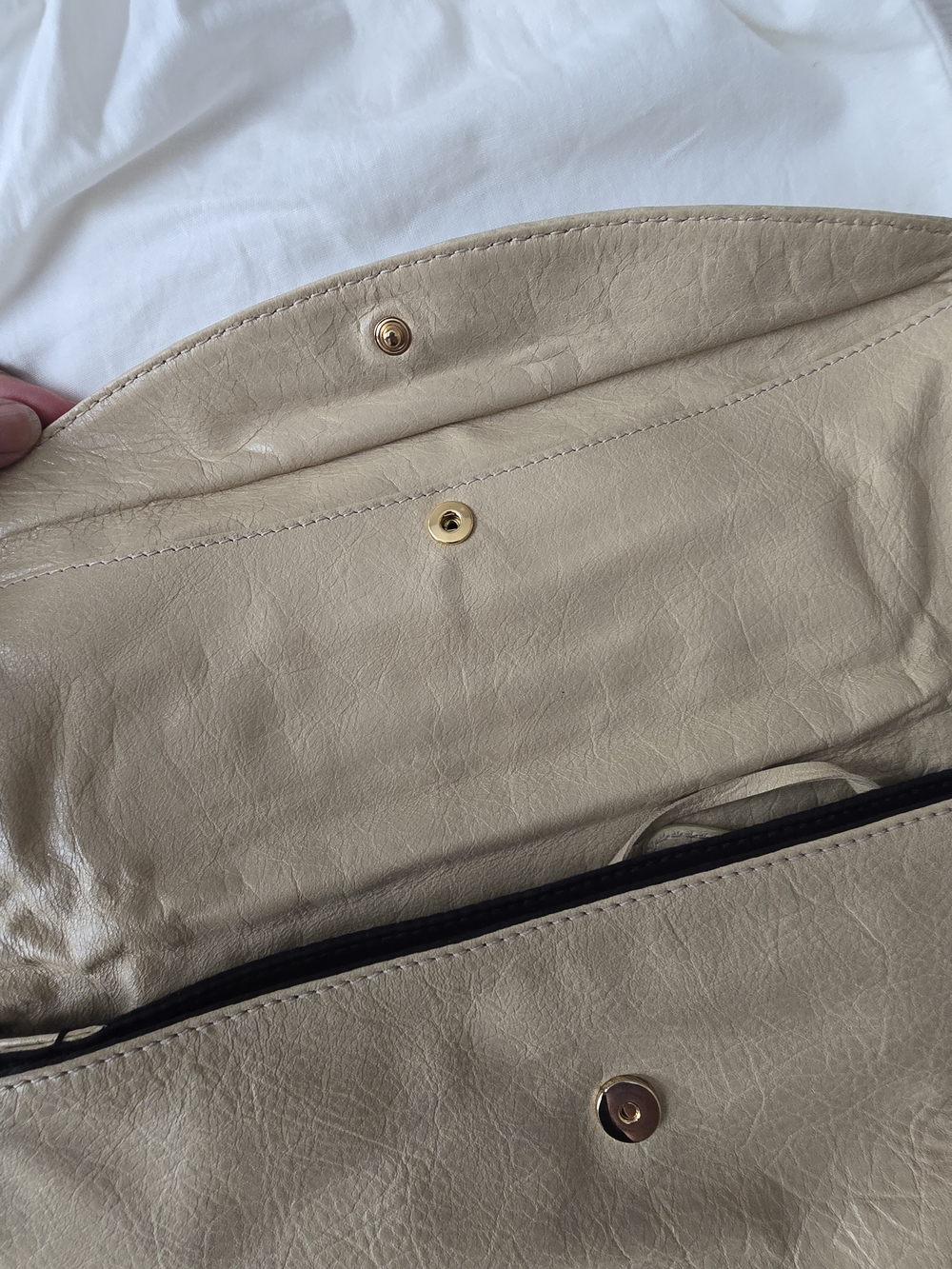 Balenciaga Beige Leather Fold-Over Clutch with Gold Hardware - Picture 4 of 7
